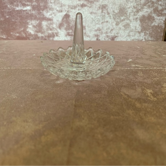 👗Glass Etched Ring Holder - every bathroom needs one - Picture 4 of 7